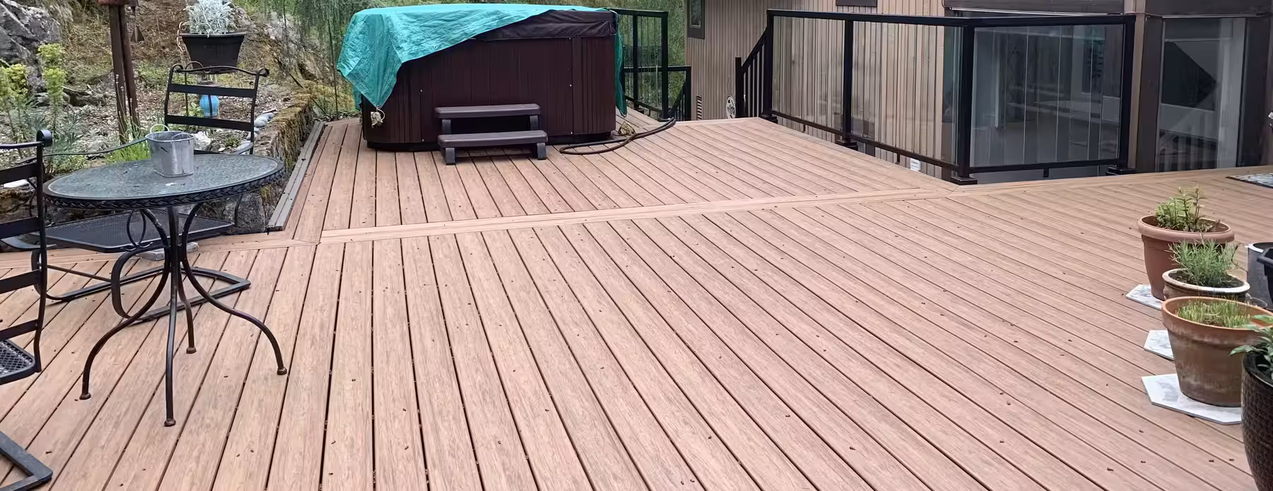 A large back deck built by Rocky Point Fence and Deck